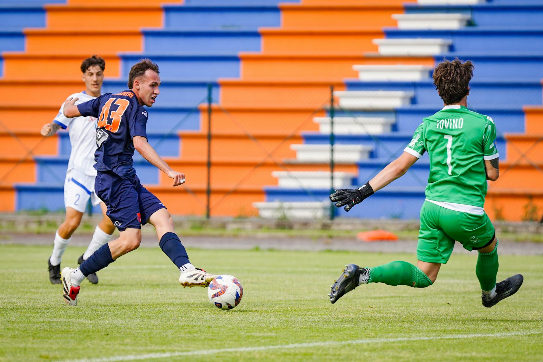 In this latest post from Pyramid Football we go in to football drills for strikers.